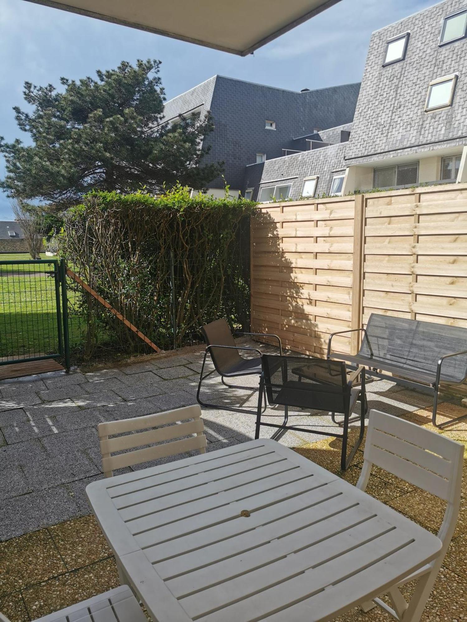 Appartement Acces Direct A La Plage Bernières-sur-Mer Eksteriør bilde
